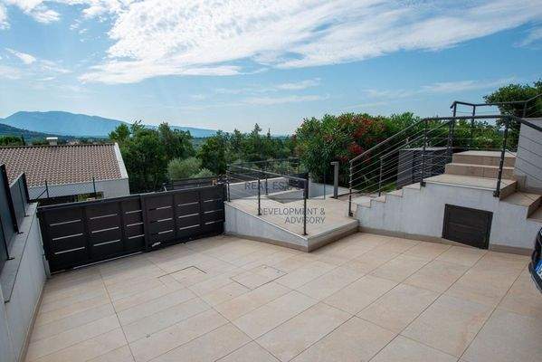 Eckreihenhaus-Villa mit großem Garten in Castion Veronese - Gardasee