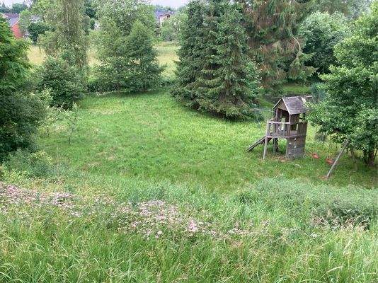 Blick in den Garten bis zur Au