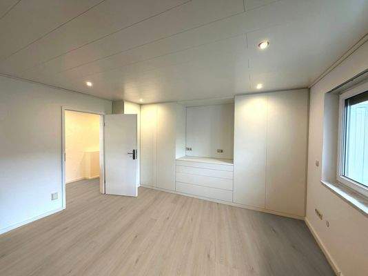 Schlafzimmer mit Einbauschrank