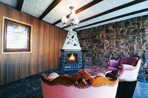 Gemütliche Stunden am Kamin in der kalten Jahreszeit