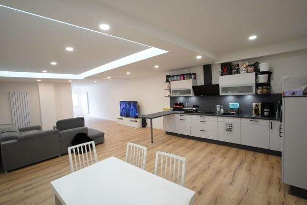 eines der offenen Wohn-Essbereiche