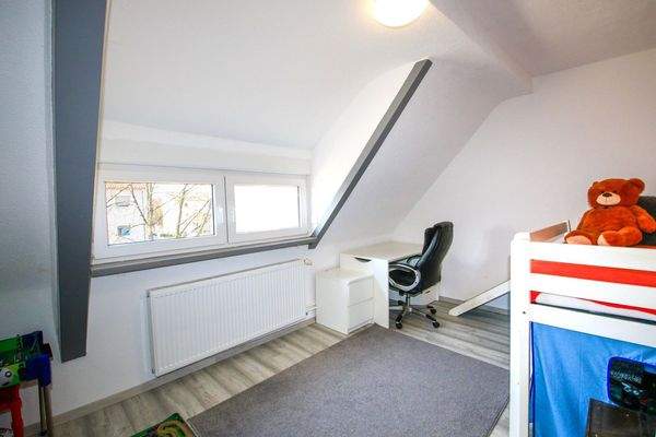 Kinderzimmer DG links