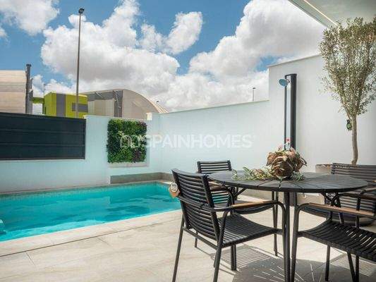 Spacious Semi Detached Homes with a Solarium in San Pedro