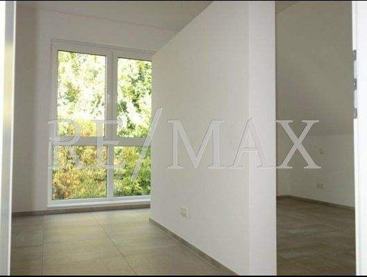 DG Schlafzimmer mit Ankleidebereich