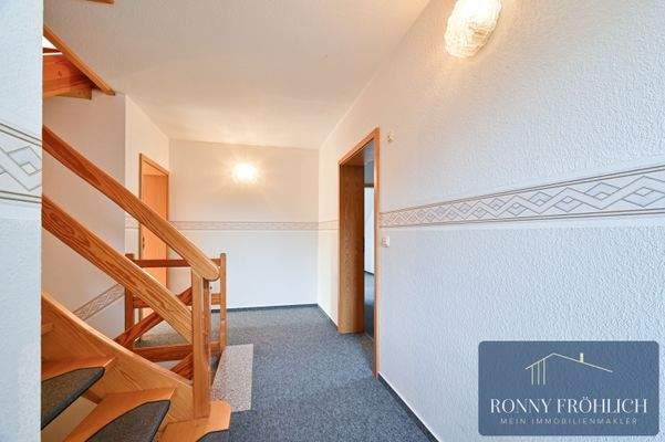 Treppenhaus 1.OG 2-2