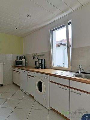 rechte Küchenzeile mit Waschmaschine