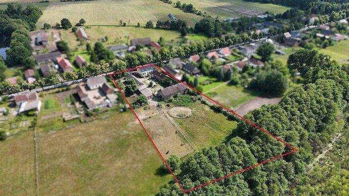 Grundstück Ansicht (rot makiert).JPG