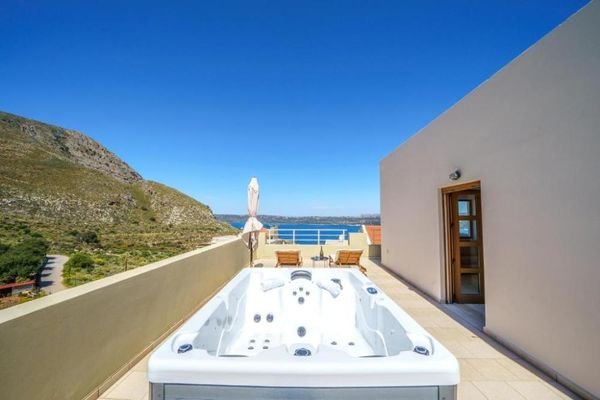 Kreta, Megala Chorafia: Villa mit Meerblick und separatem Apartment zu verkaufen