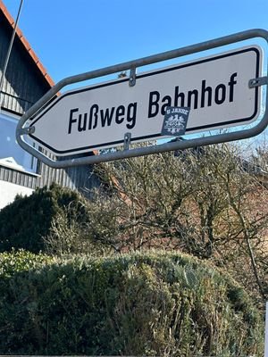 S-Bahn, ca. 2 Gehminuten entfernt