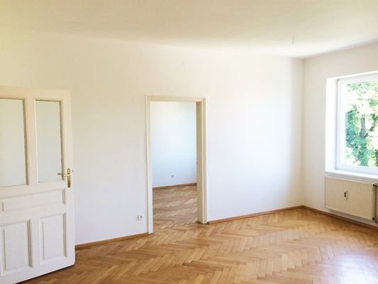 Zimmer groß leer 2.jpg