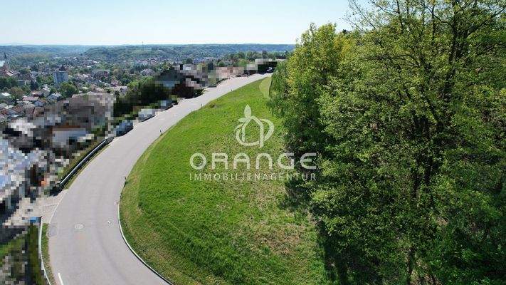 Luftansicht mit Fernblick über Vilshofen