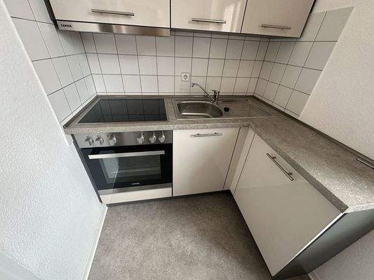 2 RWE 2.OG links Einbauküche