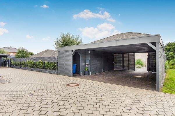 Doppelcarport mit angrenzendem Abstellraum