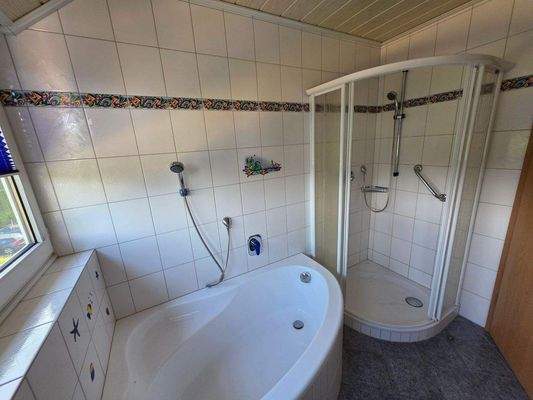 Badezimmer im DG 2.jpg