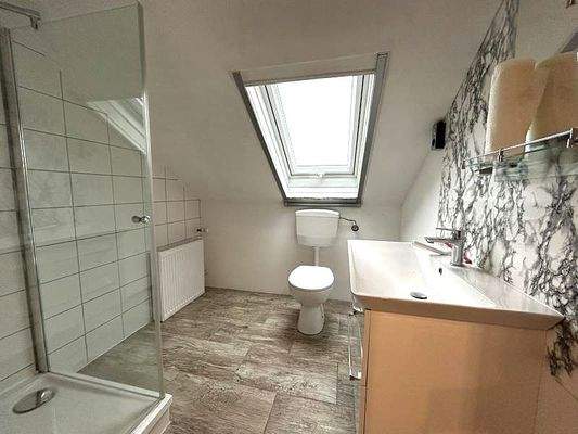 WC mit Dusche im Dachgeschoss
