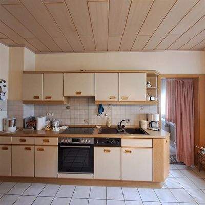 Küche mit Durchgang ins Esszimmer