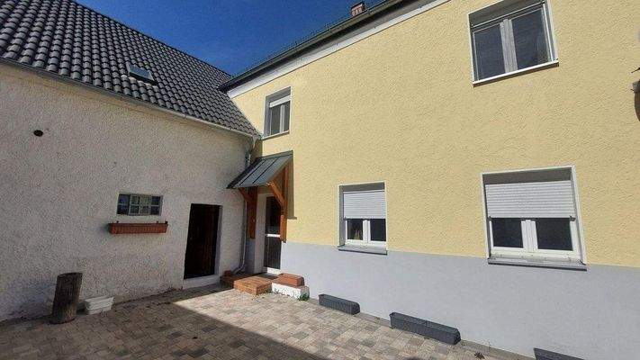 Innenhof Eingang Hauptwohnung.jpg