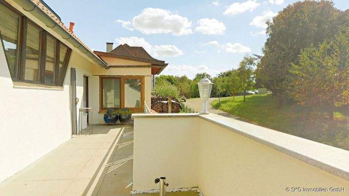 und Anteil am großen Balkon