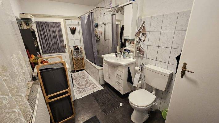 Vorderhaus_EG Bad_01.jpg