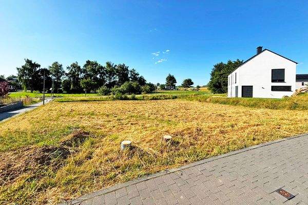 Ansicht mit Anschlüssen 