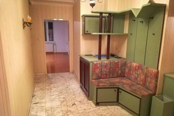 Vorraum mit Marmorfliesen