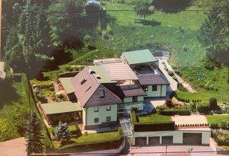 Übersicht Haus u. Nebengebäude