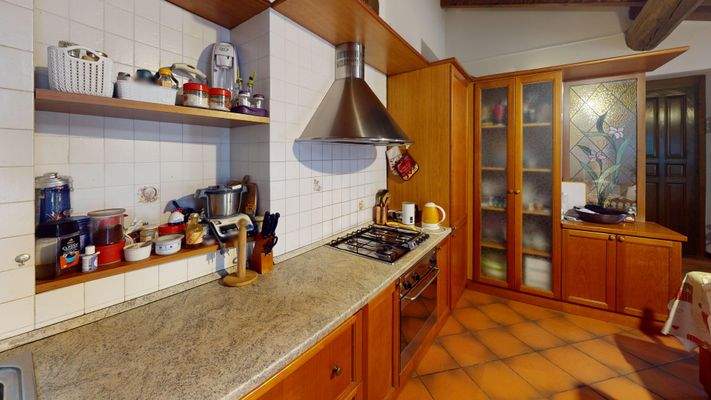 DP-066-Trilocale-vista-lago-Kitchen 1.jpg