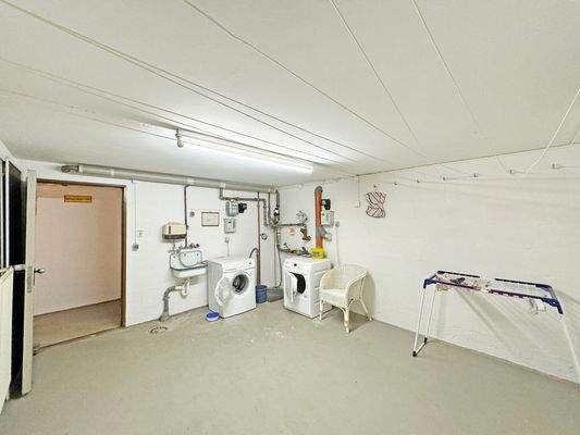 Waschküche mit Gemeinschaftsgeräten