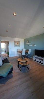 Wohnzimmer m Blick z SZ