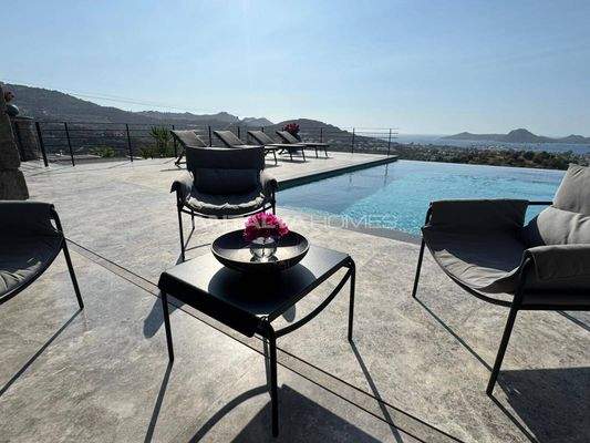 Elegant House with Marina Views in Bodrum Yalıkavak