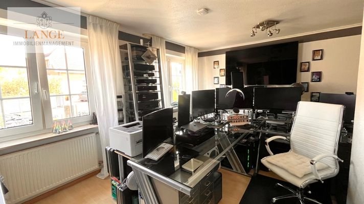 Büro EG