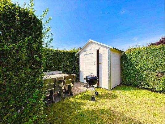 Grillplatz und Gartenhaus 