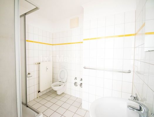 Saniertes Bad mit Dusche 