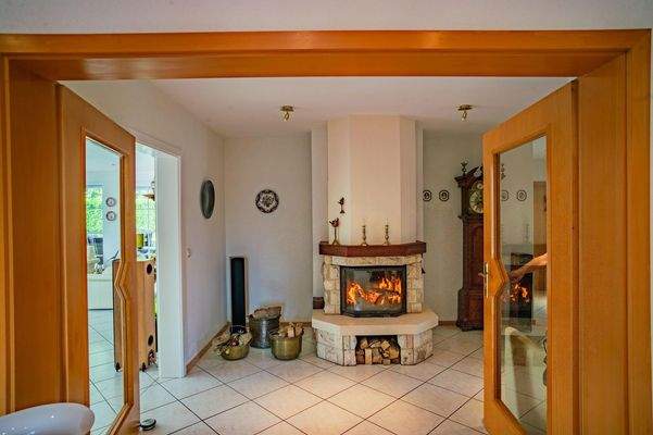 Eingangsbereich - Kamin 31 m²