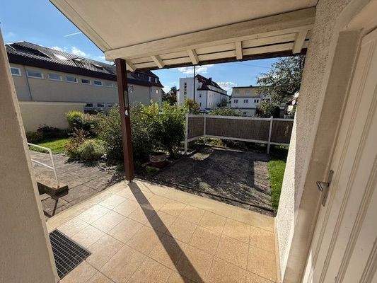 überdacht. Ausgang Terrasse u. Garten 