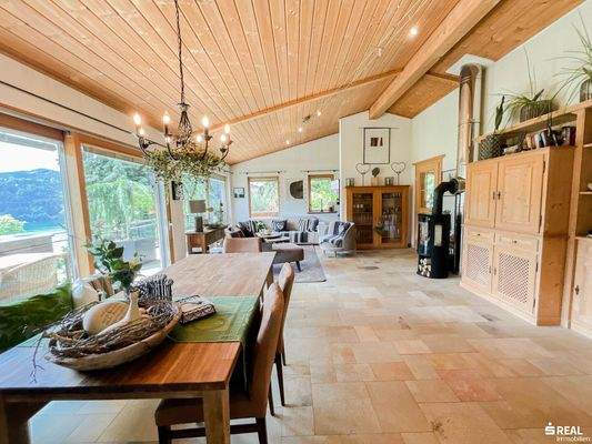 Wohnraum mit Seeblick