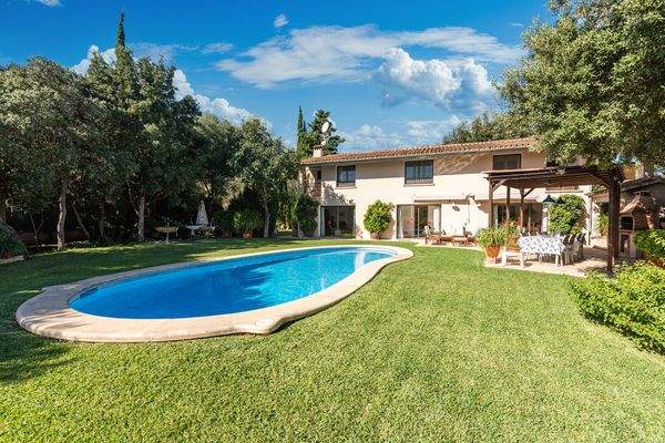 Außenansicht und Pool