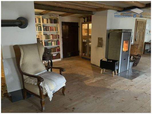 Wohnbereich mit Kamin und Wohlfühlatmosphäre