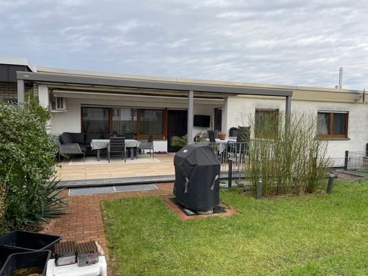 gemütliche, überdachte Terrasse 