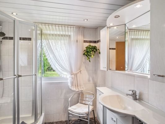 Erdgeschoss - Badezimmer