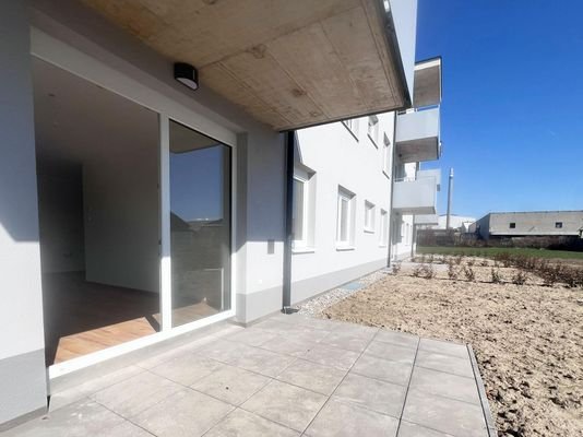 Terrasse / Blick in Garten