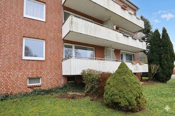 Blick zum Balkon (saisonale Anpassung durch KI)