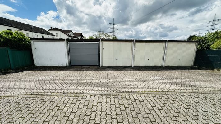 3. Garage von links