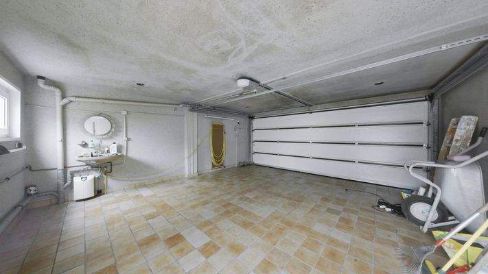 Doppelgarage mit Sektionaltor