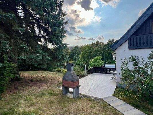 Ansicht von Osten mit Gartenkamin