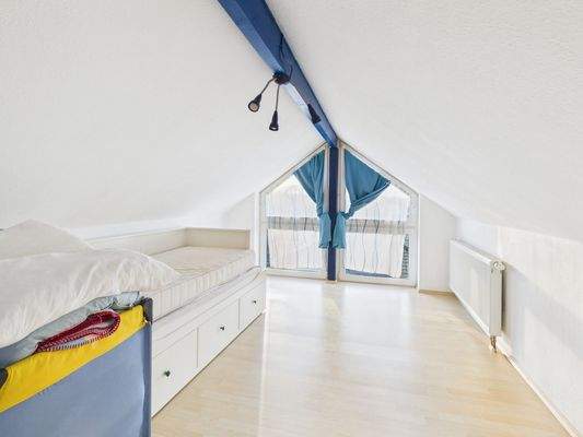 Büro/Schlafzimmer DG