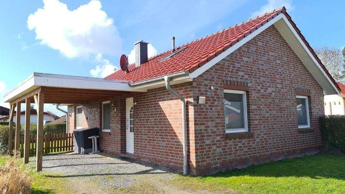 Eingangsbereich mit Carport