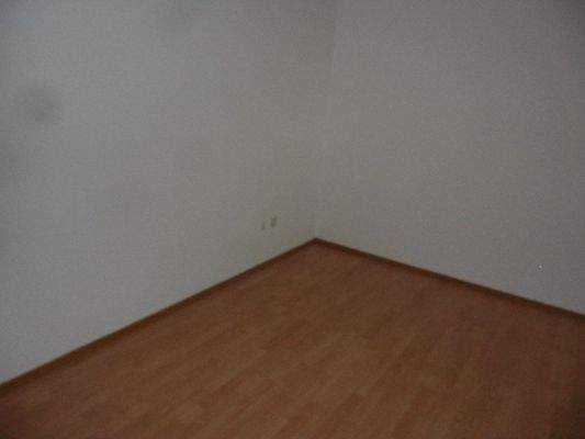 Wohnraum mit Laminat