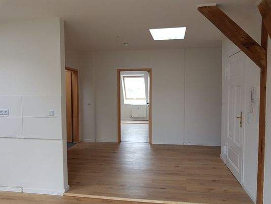 Blick aus Küche in Flur