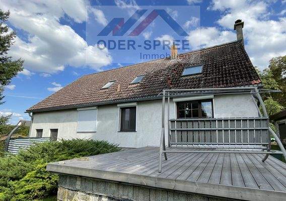 Rückansicht mit Terrasse